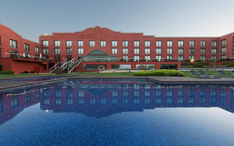 doubletree by hilton barcelona golf facade
