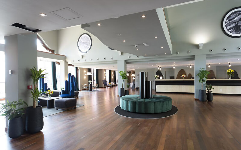 doubletree by hilton barcelona golf lobby