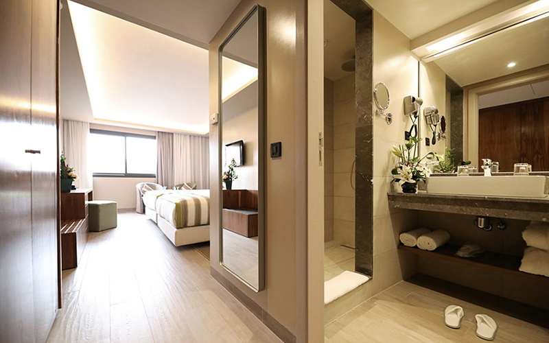 kenzi rose garden hotel wc room