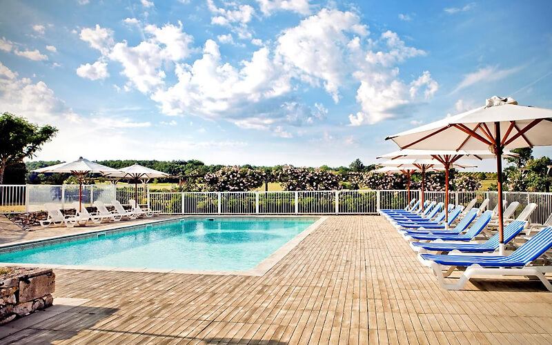 chateau des vigiers outdoor pool