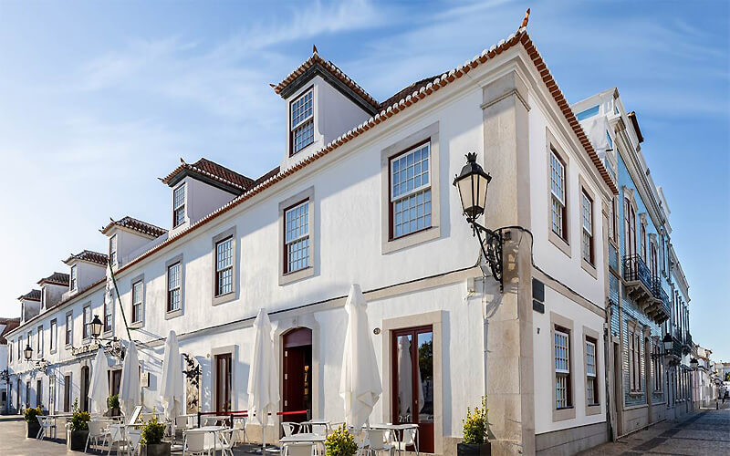 pousada vila real de santo antonio facade