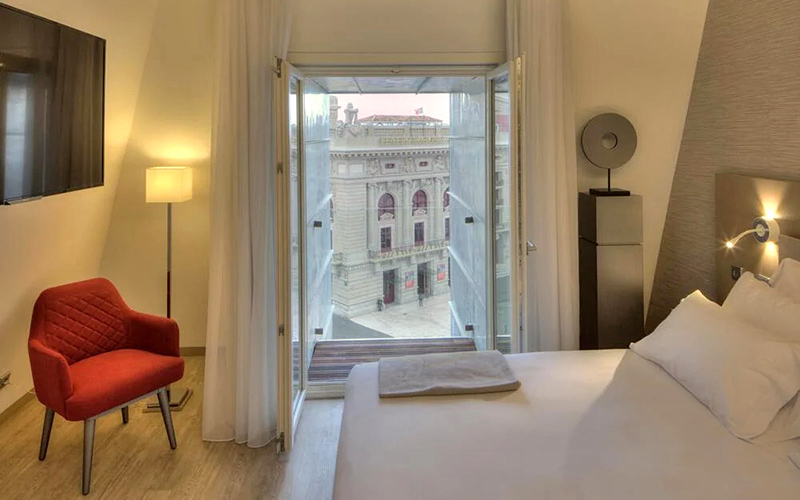hotel nh collection porto batalha superior room
