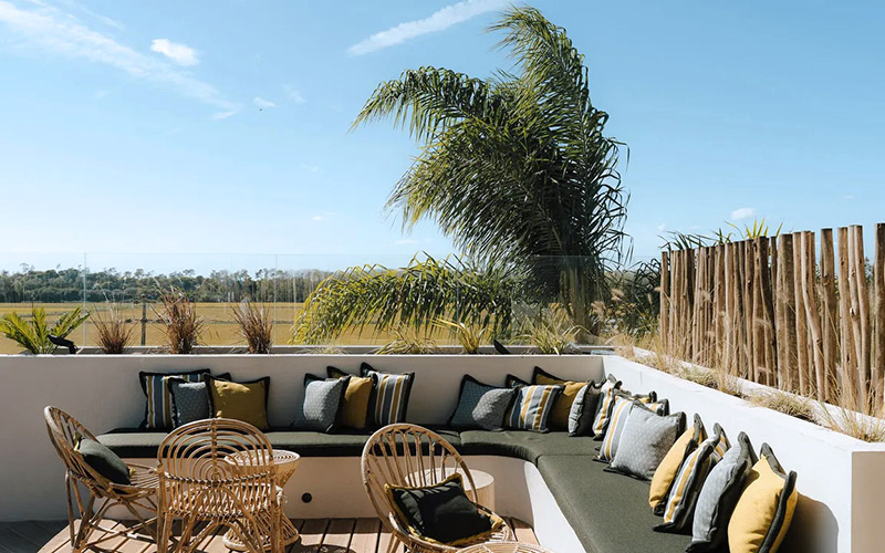 almalusa comporta hotel rooftop bar