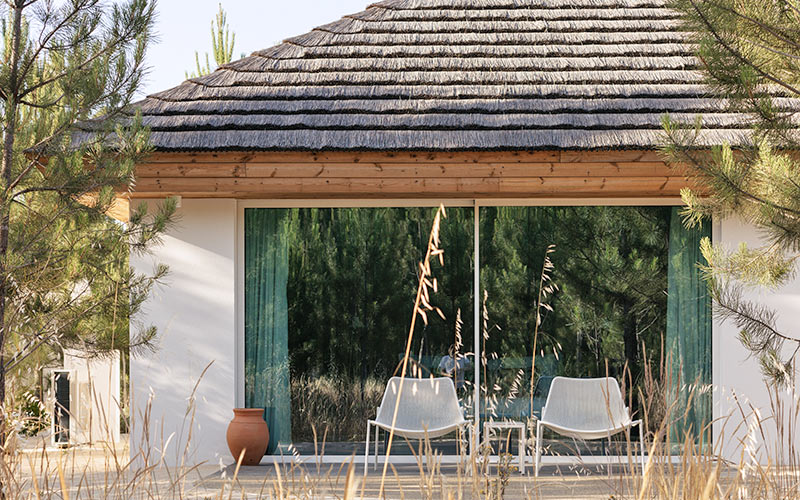 spatia comporta cabana window