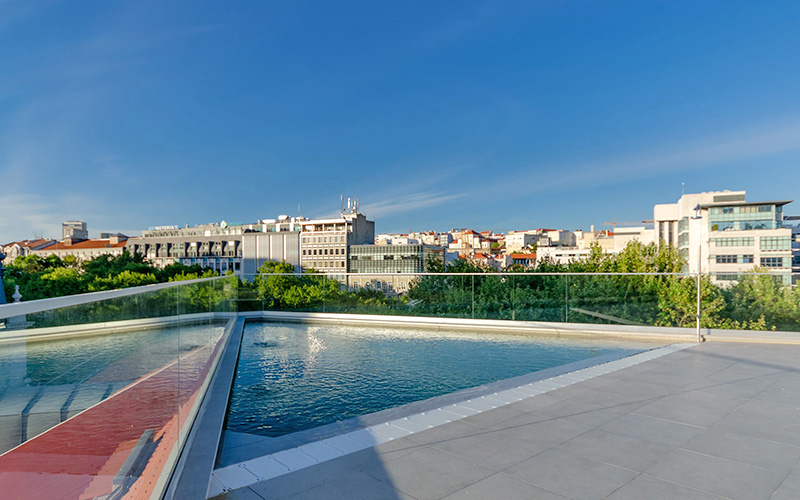 turim boulevard hotel rooftop pool lisbon