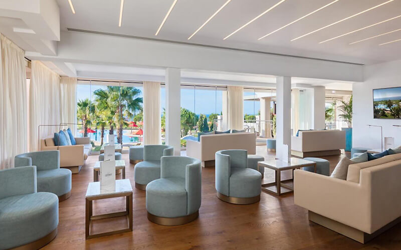 cascade welness resort lounge