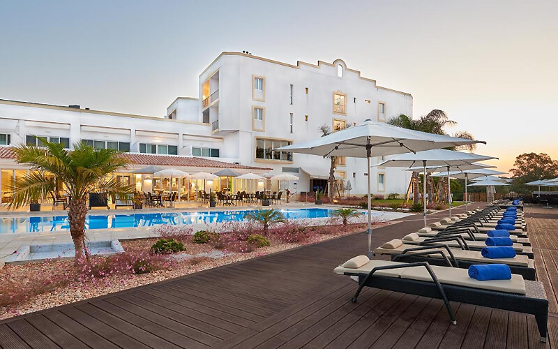 dona filipa hotel pool deck