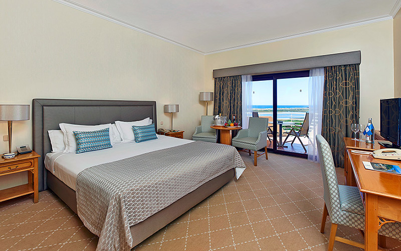 hotel quinta lago lagoon view room algarve