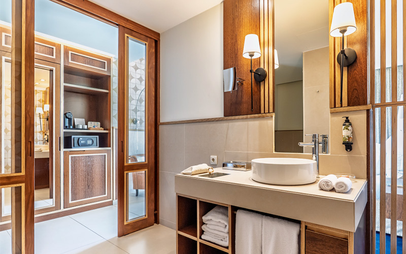 wine books sea algarve resort room wc